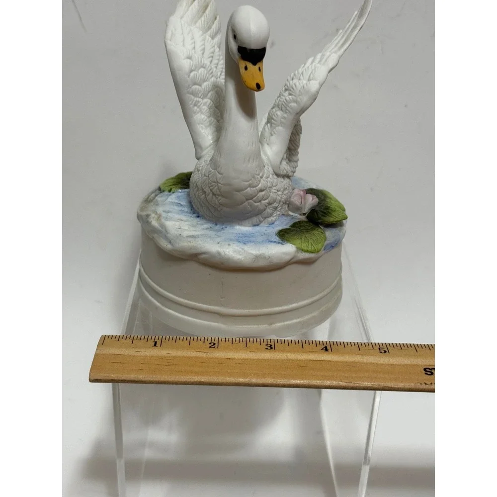 Vintage Porcelain Swan‎ Music Box Rotating Figurine White Bird Lily Pad Matte